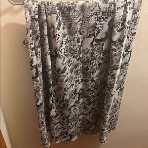 Stylish Black and White Snake Print Skirt